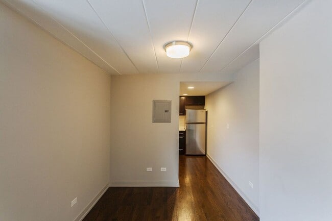 Photo - 6119 N Kenmore Ave