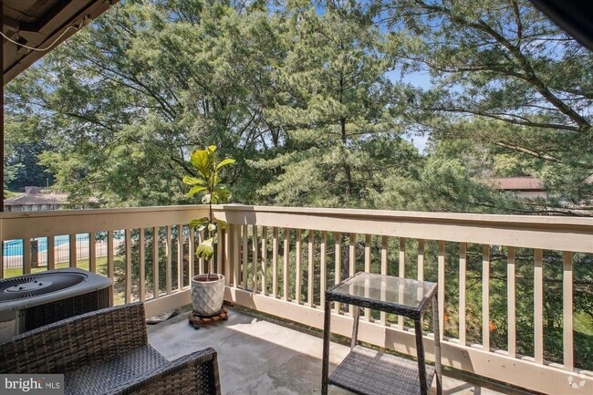 Building Photo - 8505 Barrington Ct Unit Q Rental