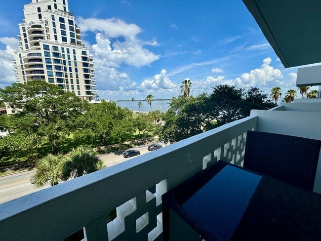 FURNISHED 1 Bed 1 Bath In Amazing Location... - FURNISHED 1 Bed 1 Bath In Amazing Location... Apartment