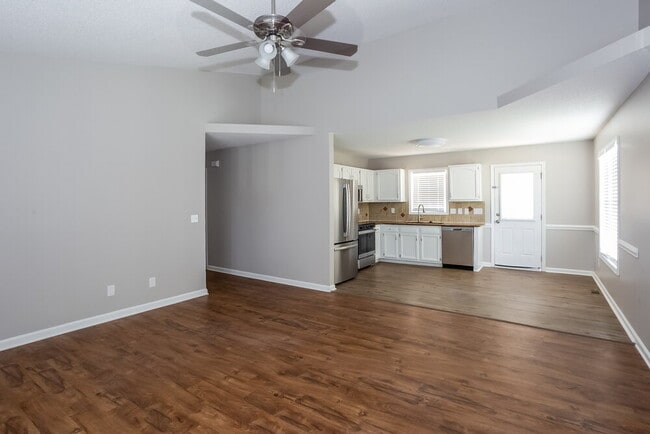 Photo - 1666 Lemming Dr SE