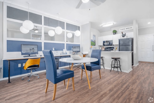 Building Photo - Apex Apartments