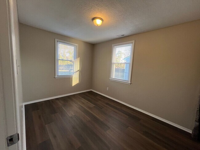 Photo - Cute 2 bedroom 1 bath duplex that is centrally located. Close to area bases, shopping and restaur...