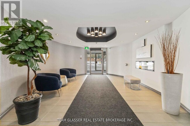 Photo - 560 Proudfoot Ln Unité 104