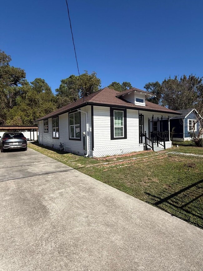 Photo - 8407 Carolwood Dr