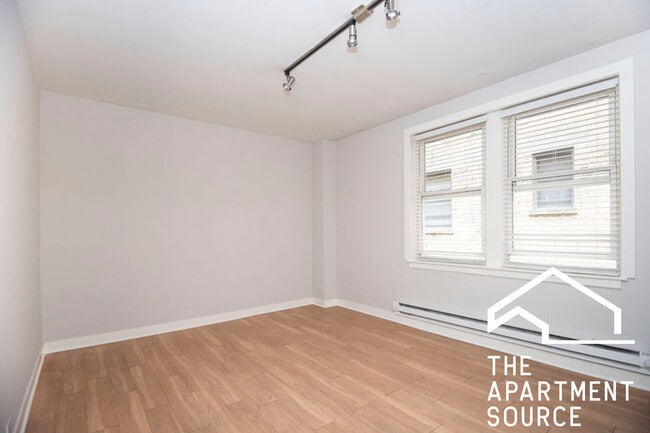 Photo - 511 W Belmont Ave Unit 34