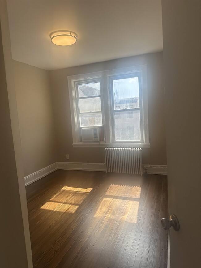 Photo - 34 W 13th St