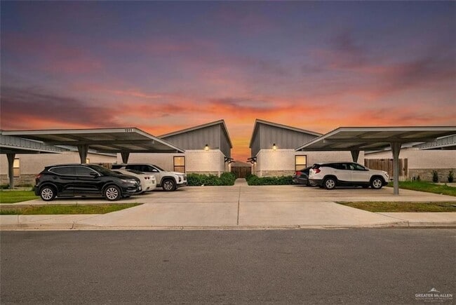 Building Photo - 1511 Playa Dr Unit 2