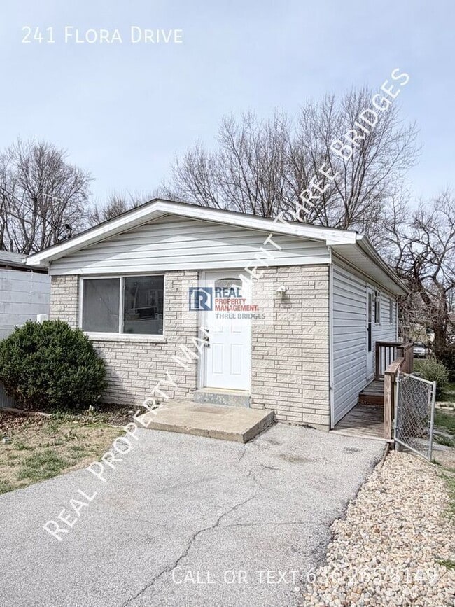 Building Photo - 241 Flora Dr