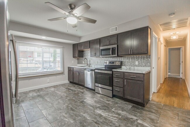 Building Photo - Pet Friendly Renovated Two Bedroom Unit 10- 2392 Ridgecrest