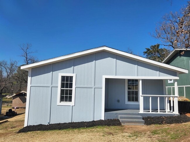 Building Photo - 1217 W Nelson St Rental