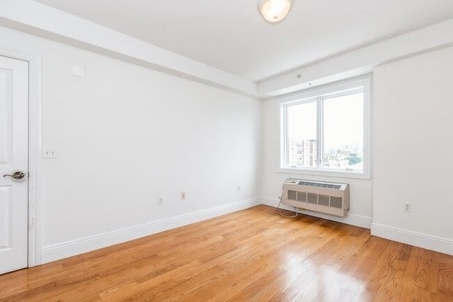 Photo - 125 43rd St Unit 803