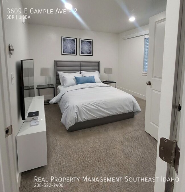 Building Photo - 3609 E Gample Ave Unit 2