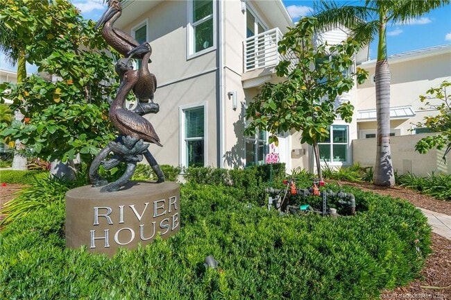 Photo - 55 SE Seminole St