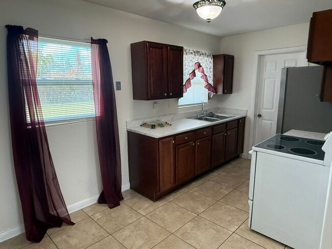 Photo - 722 Mercado Ave