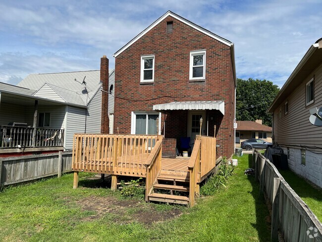 Building Photo - 143 Magnolia St Rental