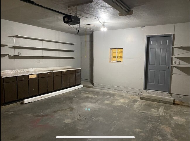 Photo - Nice 4 bed 2 bath home for rent!!