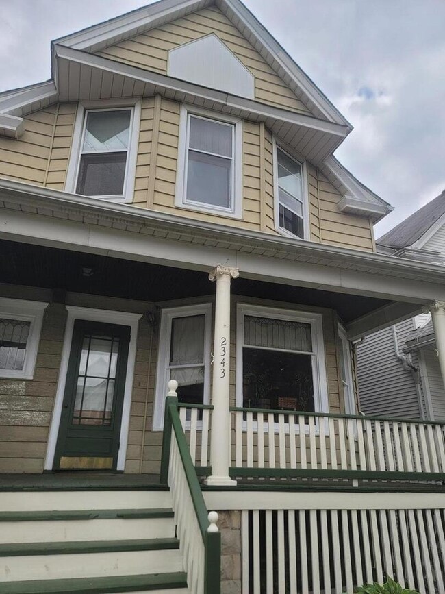 Building Photo - 2343 N Lawndale Ave Rental