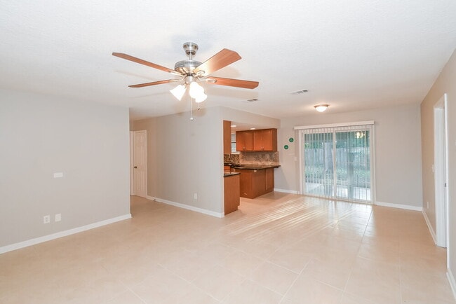 Photo - 2532 White Horse Rd W