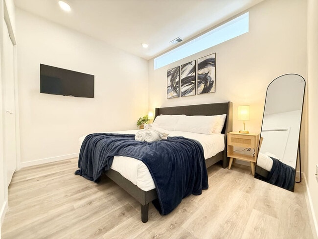 Photo - 501 N Perth St Unit ID1289470P