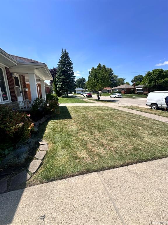 Photo - 18028 Empire Ave
