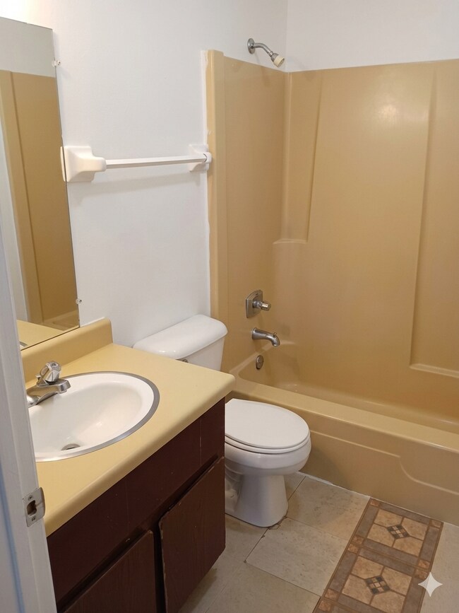 Photo - Spacious 2BR Apartment | Heat Included | Kenosha Location Unit 4031-6