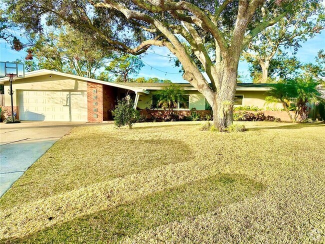 Building Photo - 1530 Winding Way W Rental