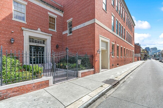 Photo - The Academy Luxury Apartments and Townhomes