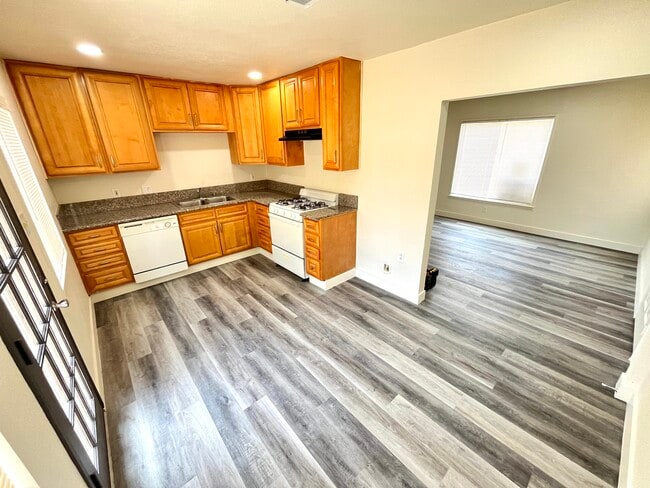 Photo - 4667 N Mayfield Ave