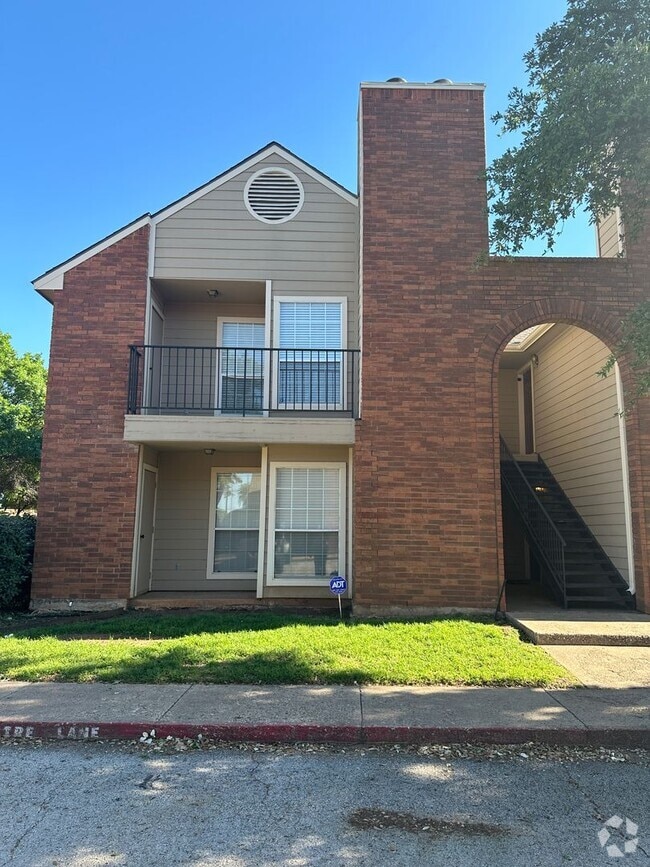 Building Photo - ONE BEDROOM, one bath! Condo by ACU!