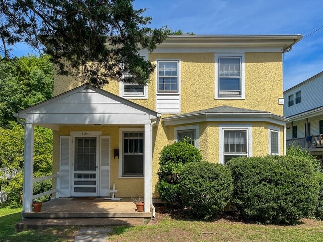 Building Photo - 2104 Hill St Unit 2104 Main House