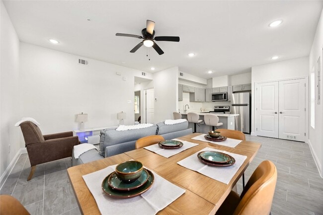 Building Photo - 9129 Brandon St Unit A7