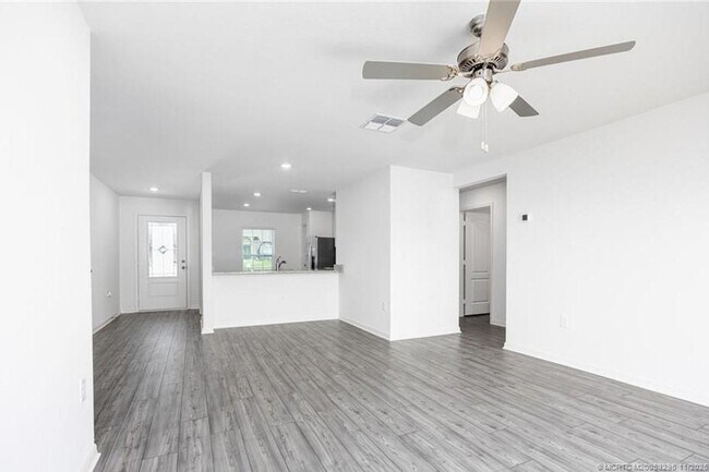 Photo - 1949 SE Sandia Dr