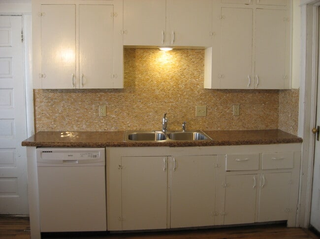 Kitchen w/dishwasher - 2707 Delaware St SE Unit 2707