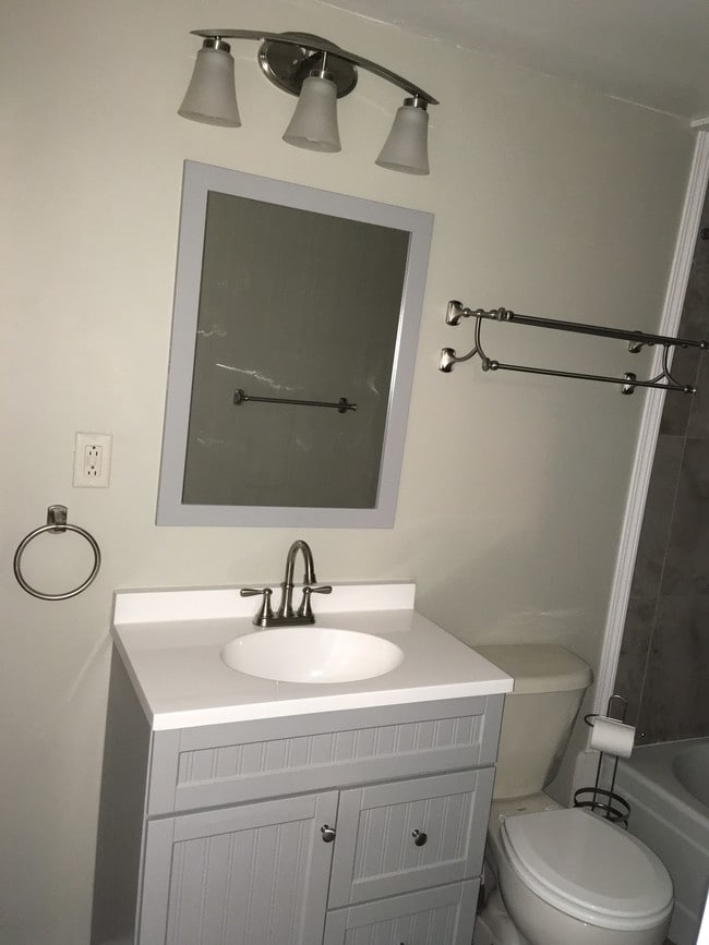 Photo - 214 W Thomas St