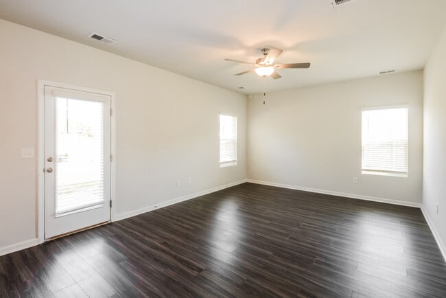 Photo - 251 Dorian Lp