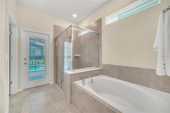 Photo - 7196 Oakmoss Loop