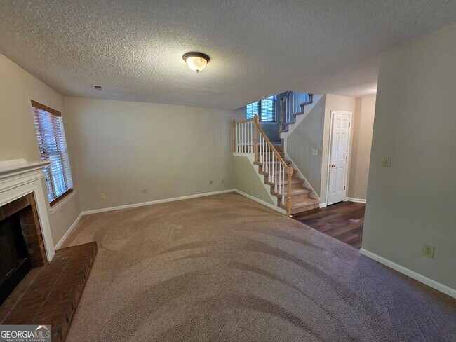 Photo - 302 Henley Way