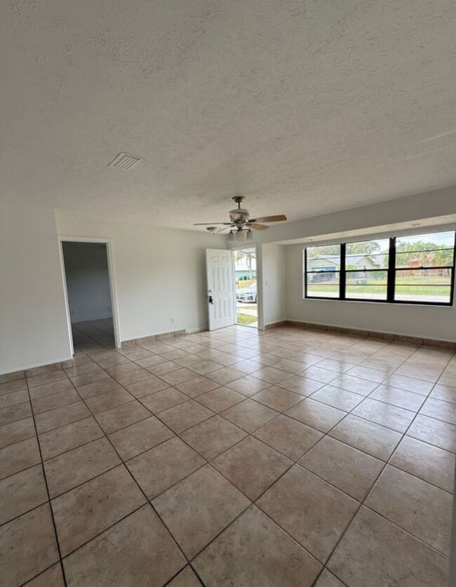 Photo - 3/2/1 with screened in patio/pool