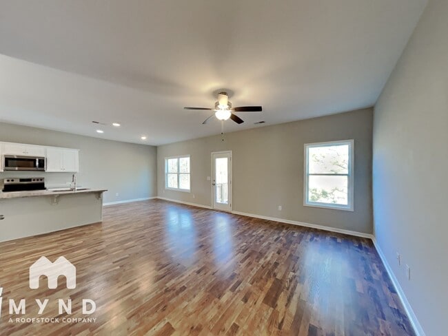 Photo - 389 Springwater Wy