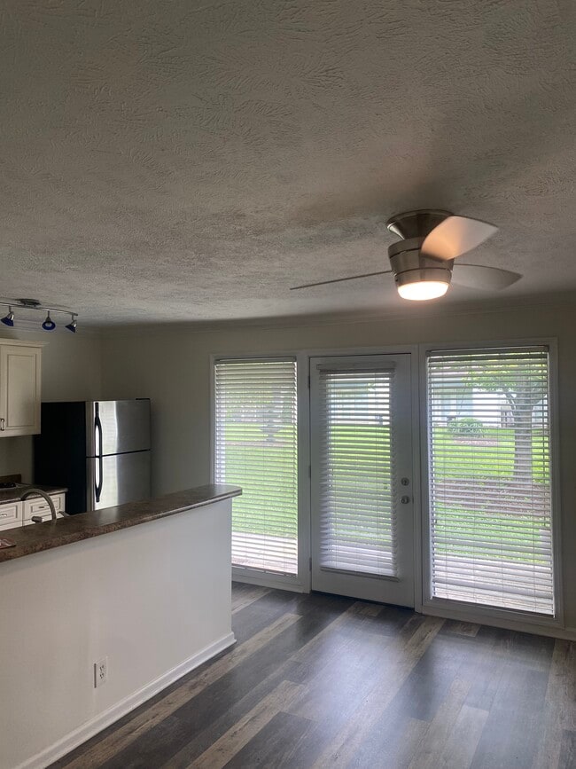 Photo - 802 E Main St Unit 10