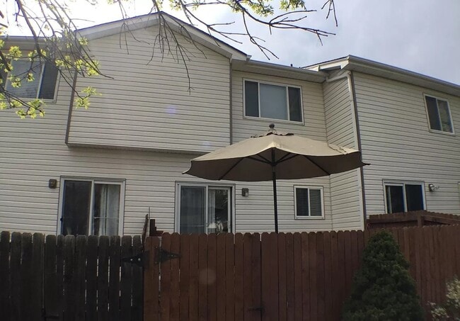 Building Photo - Beautiful townhome is Crown Point II!