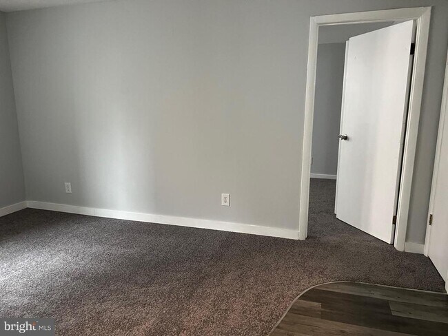 Building Photo - 308 South St Unit 2