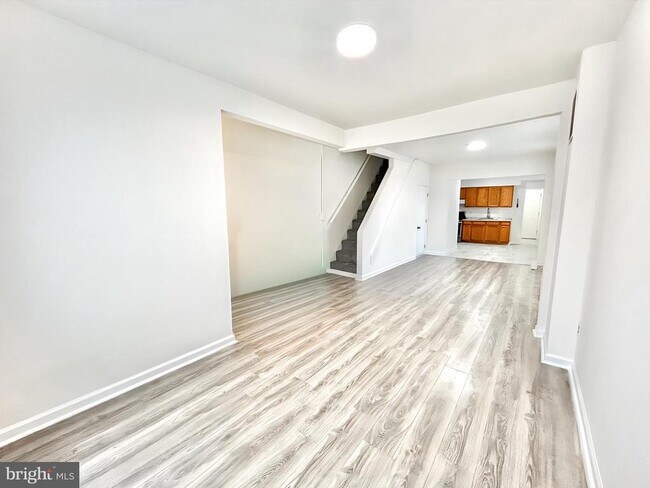 Photo - 2000 McHenry St