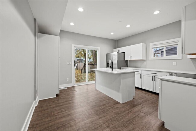 Photo - 201 N Gray St