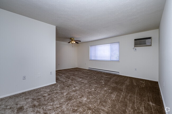 2BR, 1.5BA - 858SF - Living Room - Nob Hill of Pittsburgh