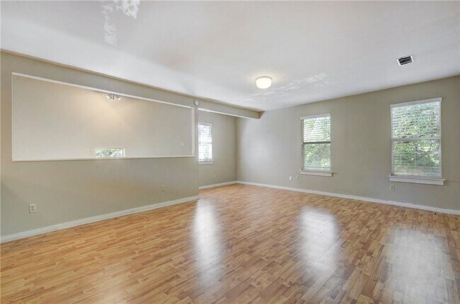 Photo - 1305 Lorrain St Unit E