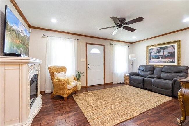 1504 Johnston Dr