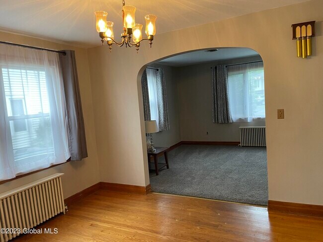 Photo - 73 Russell Rd