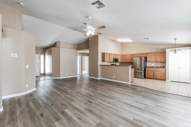 Photo - 527 N Bailey Cir
