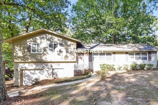 Building Photo - 3 Bedroom Pet-Friendly Home in Birmingham, AL with Main Street Renewal